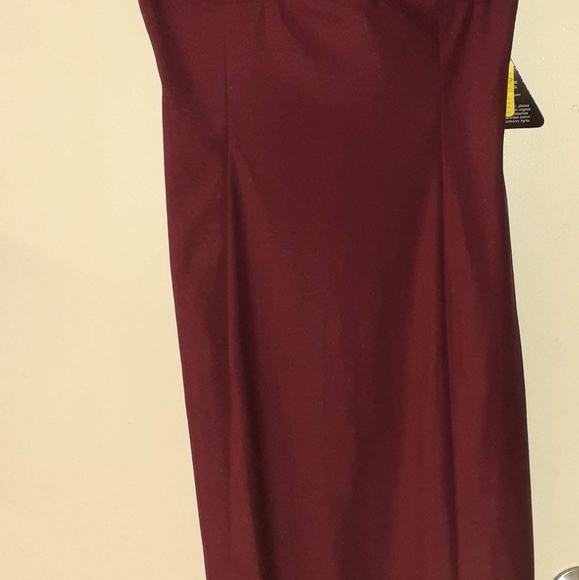 Burgundy sexy midi dress.. - Picture 10 of 11
